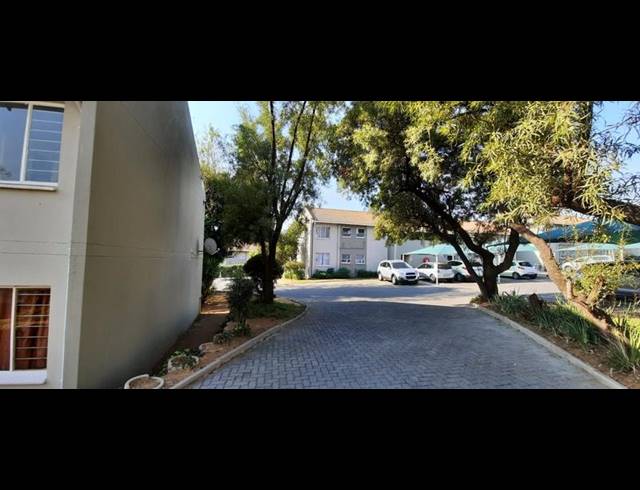 2 BEDROOM APARTMENT FOR SALE IN VORNA VALLEY